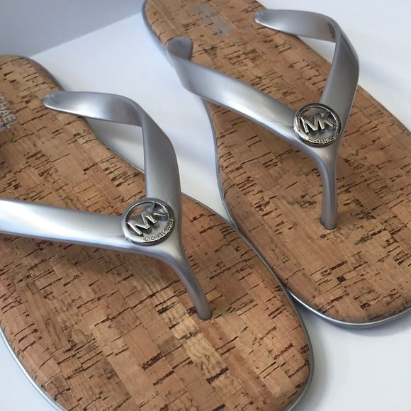NIB Michael Kors MK Jellys Flip Flops in silver - Picture 5 of 7
